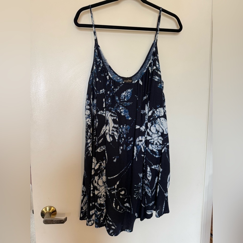 Audrey 3+1 Blue and White Print Tank in Size Large